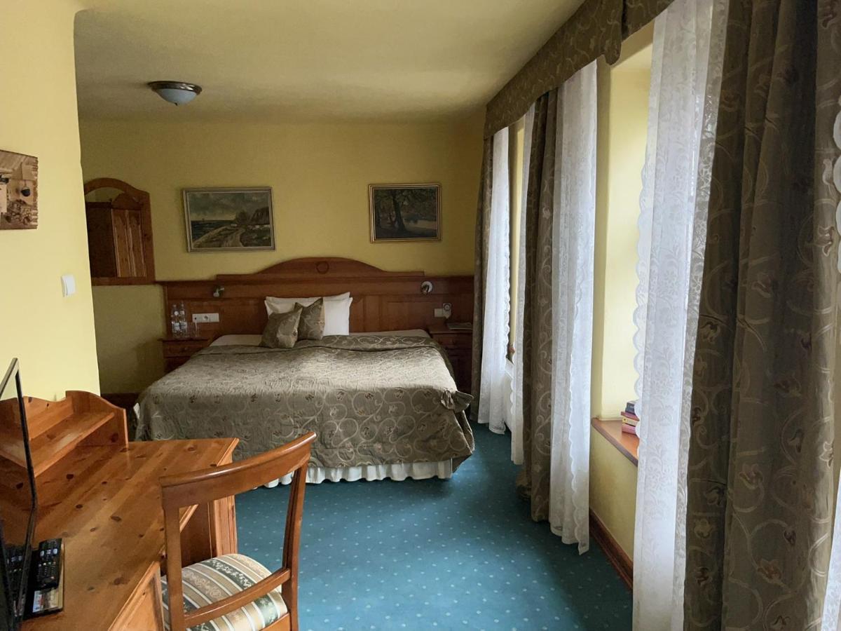 Gosciniec Zamkowy Hotel Darlowo Luaran gambar