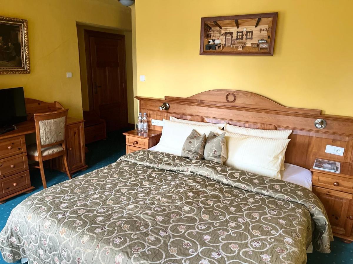 Gosciniec Zamkowy Hotel Darlowo Luaran gambar