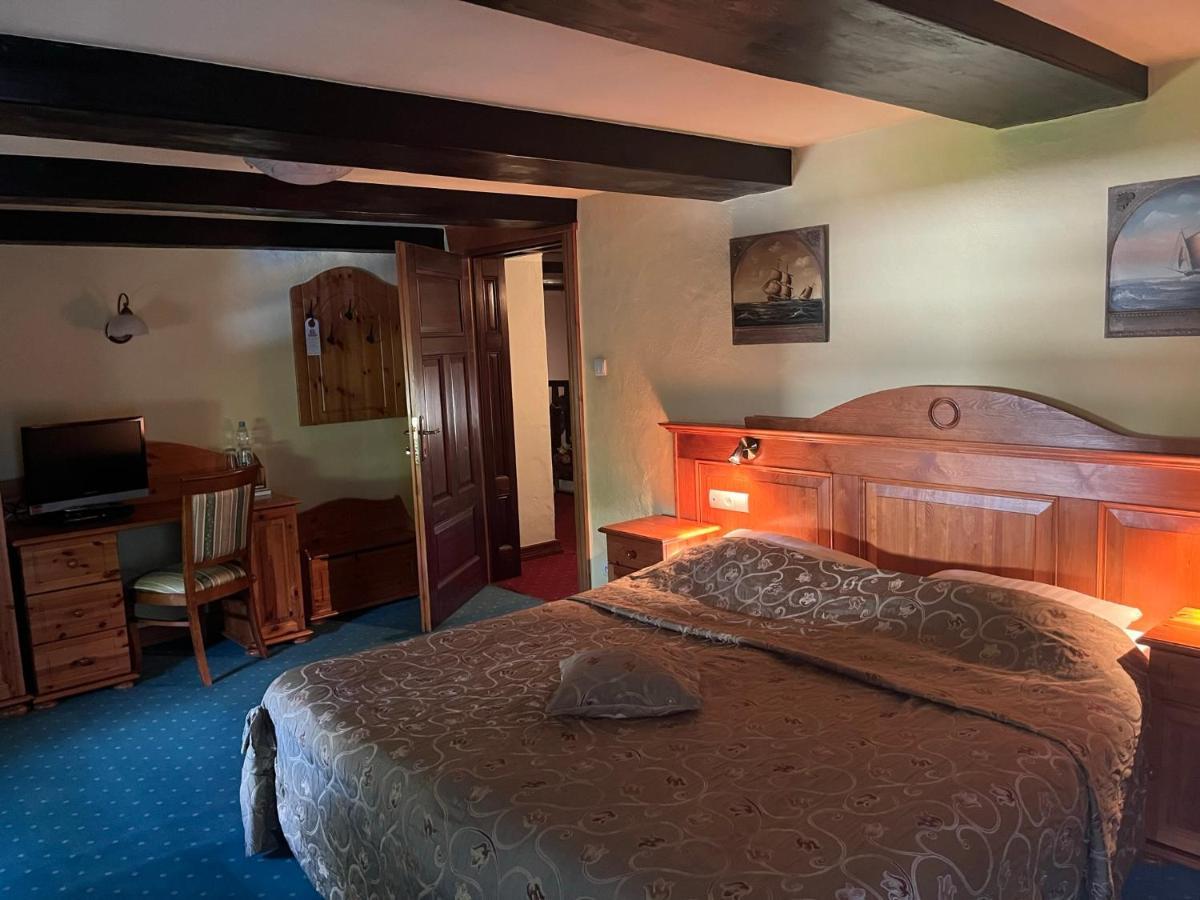Gosciniec Zamkowy Hotel Darlowo Luaran gambar