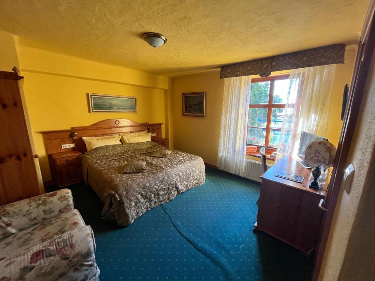 Gosciniec Zamkowy Hotel Darlowo Luaran gambar