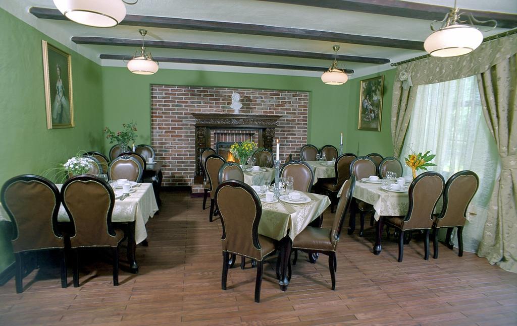 Gosciniec Zamkowy Hotel Darlowo Luaran gambar