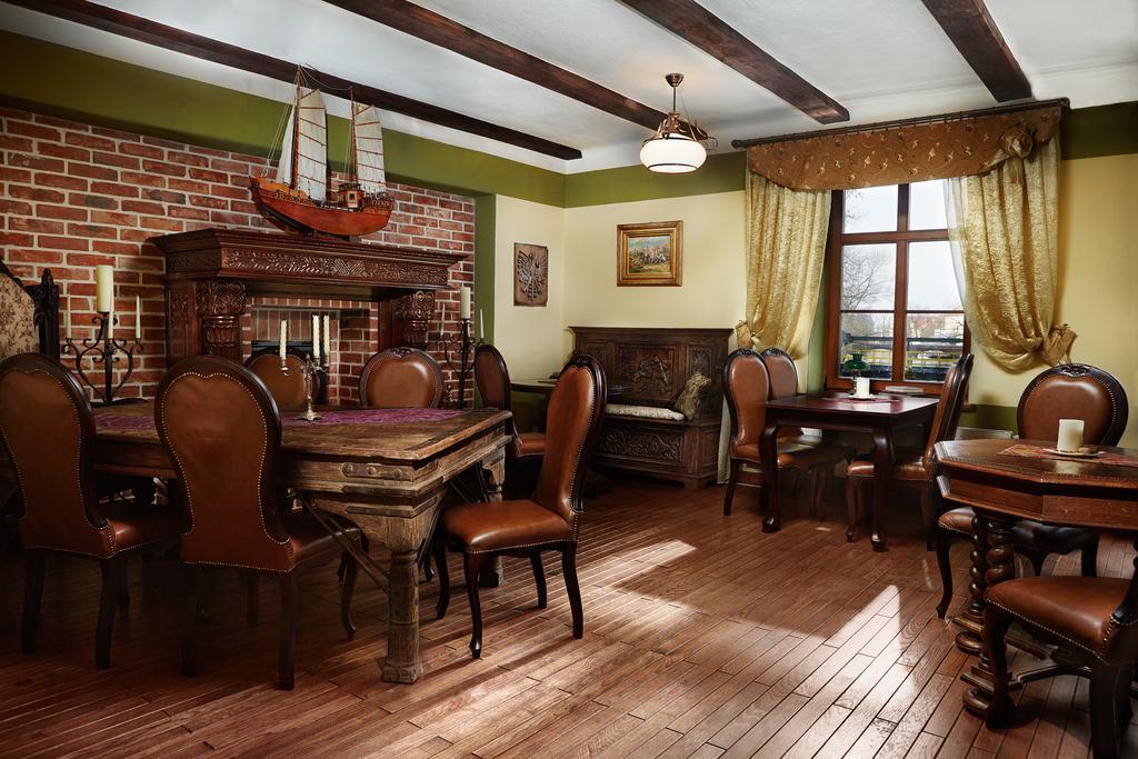 Gosciniec Zamkowy Hotel Darlowo Luaran gambar